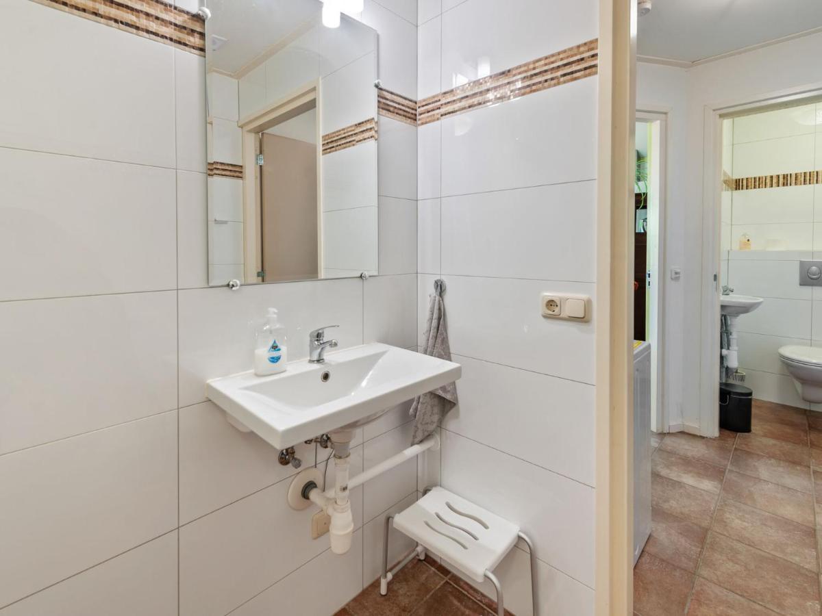 Enticing Holiday Home In Eastermar Near Burgumer Mar Lake Hoogzand 외부 사진