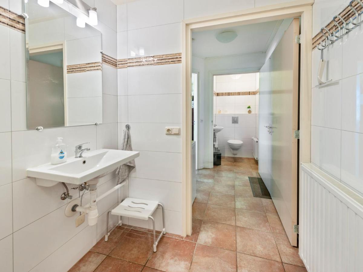 Enticing Holiday Home In Eastermar Near Burgumer Mar Lake Hoogzand 외부 사진